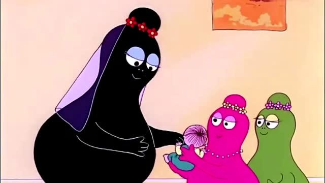 美丽的巴巴妈妈,细心地哄孩子睡觉,画面好温馨