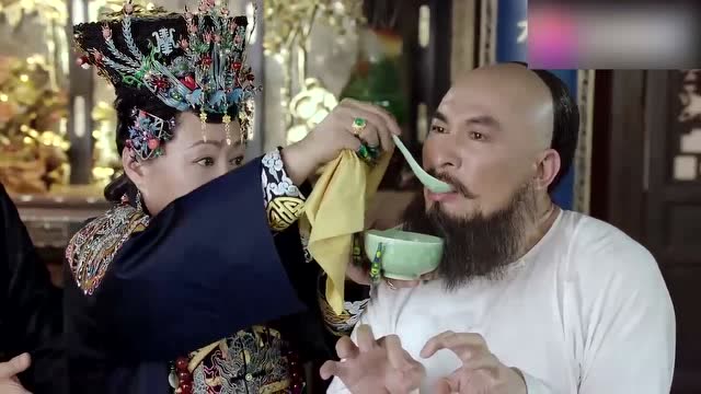 太皇太后亲自喂鳌拜吃药,太皇太后大笑!