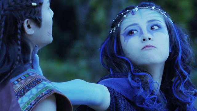 盛唐幻夜:远安变身蓝色蝙蝠被众人围攻,阿婴王子赶到挥刀砍向远安