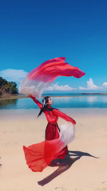 有人说,我在沙巴的沙滩上穿着汉服跳舞很美