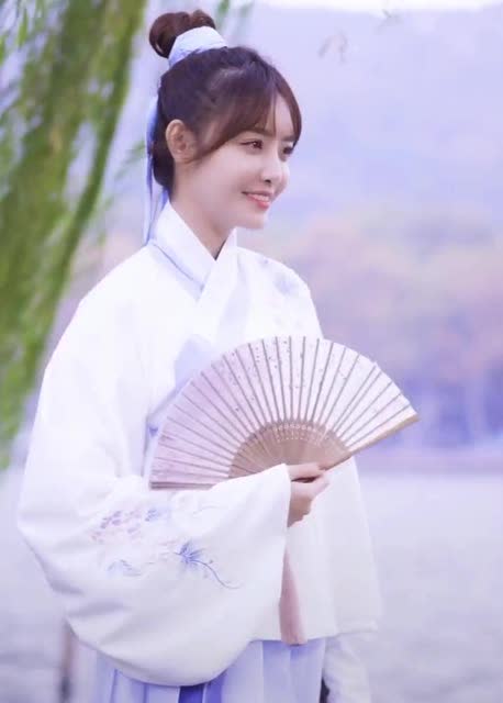 兔子牙白衣古装翻唱《红昭愿》画面太美,让人"如痴如醉"!