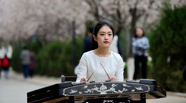 农村俗语"男阔金,女阔银,阔头姑娘最难寻",究竟是什么意思?