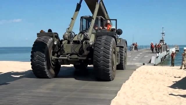 德国军用铺路车逢山开道遇水搭桥,太强悍你意想不到的
