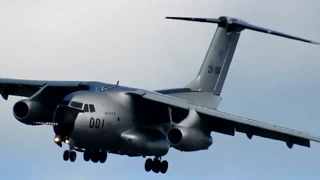 日本川崎公司研制的c-1双发中型战术运输机