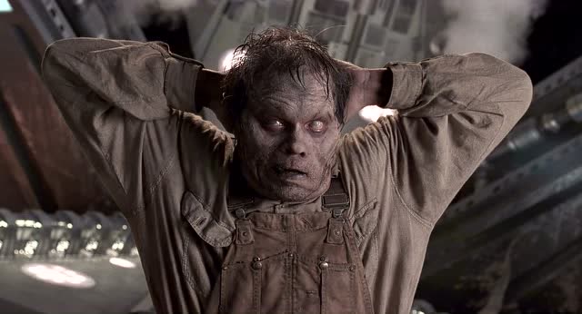 黑衣人-你让人家把手放在头上,直接撕掉人皮变身巨兽