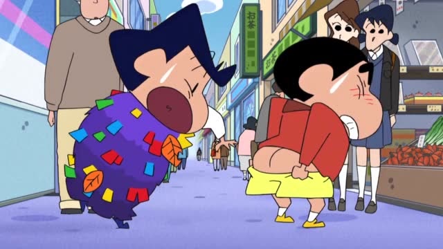 蜡笔小新:风间在大街上一不小心,扯掉了小新的裤子!