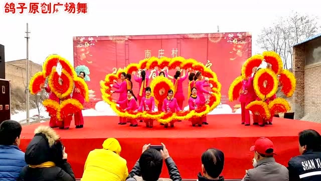 2019最新原创扇子舞《祖国你好》团队变队形摆字舞,太壮观了,美极了