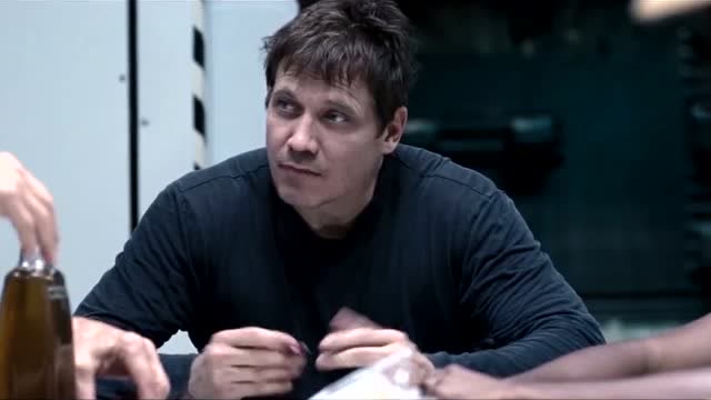 带你几分钟看完科幻电影《穿越白色空间》一部不知道在扯啥的电影