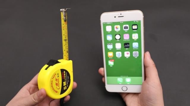 手机上有个小功能,打开就能测量长度,和卷尺一样精准,太实用了