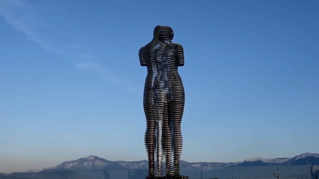 世界上最虐心的雕塑,不停相拥又分离,背后的凄美故事让人感叹