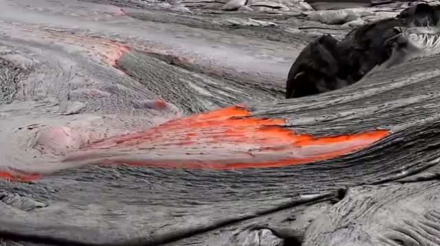 一条1000多度的"火河",隔着屏幕都感觉烫,太壮观了