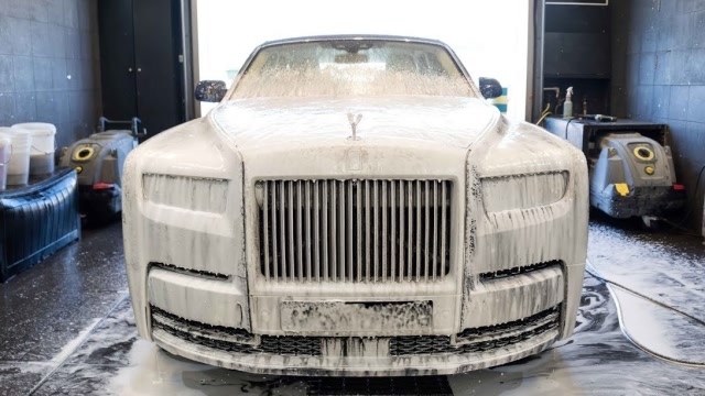 看完如何给劳斯莱斯幻影8代车漆做保护贴膜 跪服!