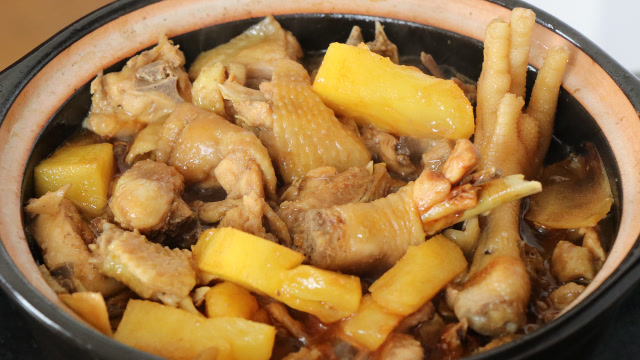 菠萝焖鸡,终于找到更好吃的做法,鲜香美味,家人都爱吃