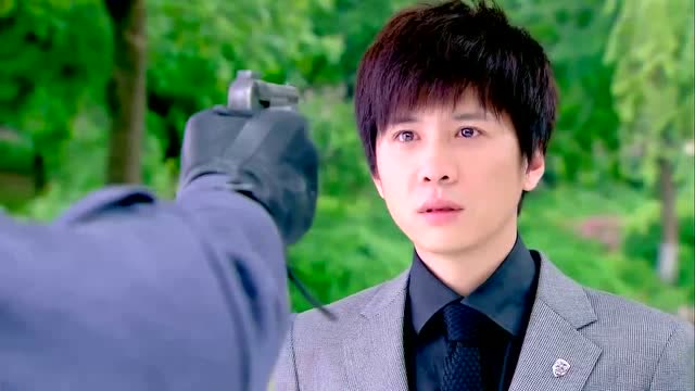 烽火佳人:周霆琛终于不再相信黎绍峰的满嘴谎言,不惜以枪相对