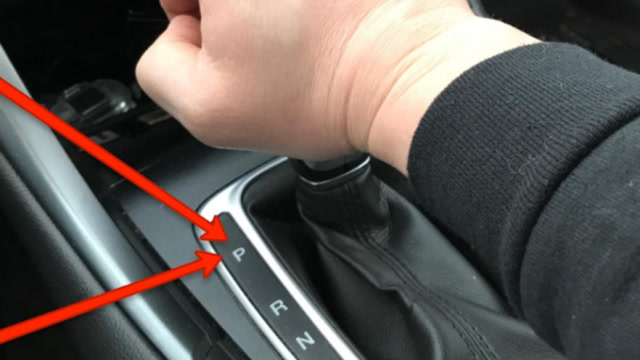 105km/h行驶中的汽车,突然换p档会发生什么?千万不要轻易尝试!