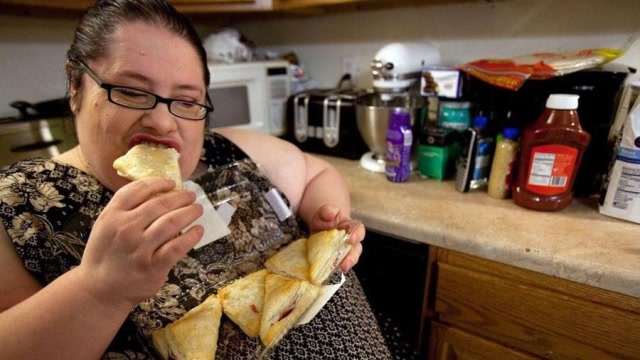 540斤肥胖女子让邻居瑟瑟发抖,一脚踩塌天花板,狂减80斤成女神