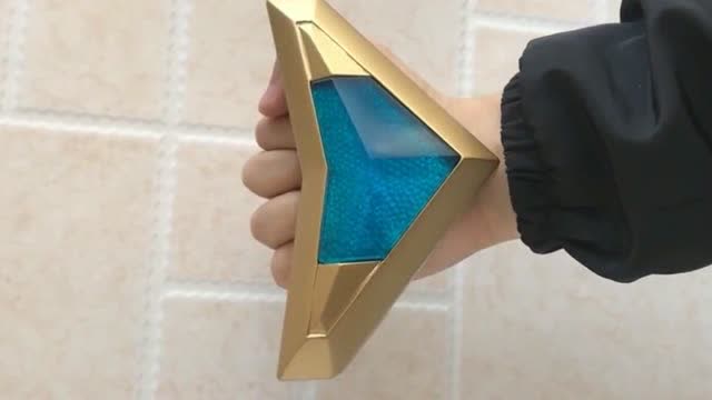 盖亚奥特曼变身器,造型独特的蓝宝锥,看起来是不是很不错?