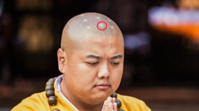 和尚头顶上的圆点,到底是何作用?网友:当和尚太不容易了!