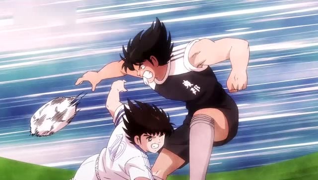 大空翼与日向小次郎一对一,小翼带腿伤起跳,失去平衡!