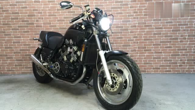 雅马哈v缸"大魔鬼",排量1.2升,这声浪和哈雷比比如何?