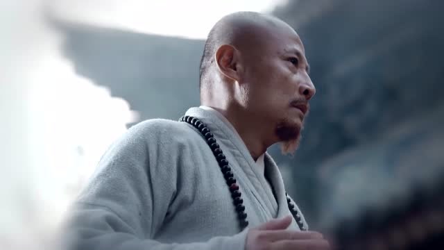 和尚怒道:当时为何不让十八铜人联手,方丈却说:心里仍有惧念