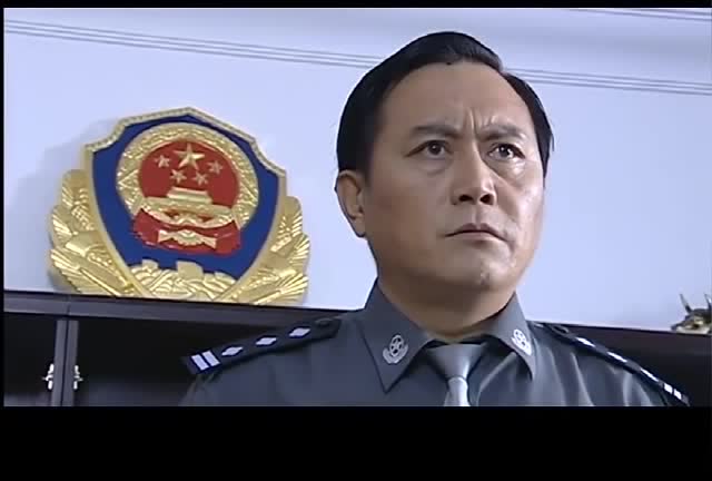 曹二勇得到信跑了,局长还疑惑哪里出了问题,原来局里有曹的同伙