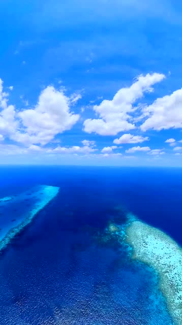 天蓝蓝海蓝蓝,一望无际湛蓝蓝