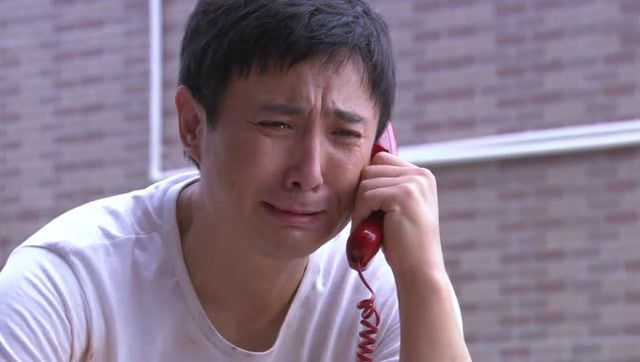 妈妈说了这一句话后,强忍泪水的三斤,最后就忍不住哭了