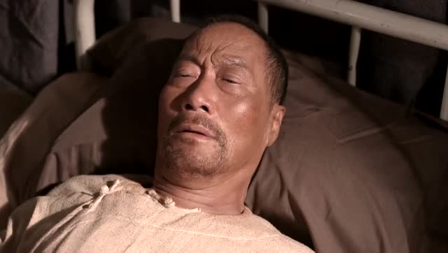 老农民:亲爹为了让女儿嫁给有钱老头,以死相逼!