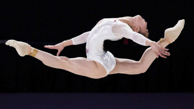 女运动员为啥都穿三角裤?观众:生理结构不一样?