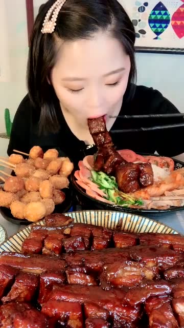 美女吃播大放送,红烧肉要吃这样的,这样才是有灵魂的红烧肉!