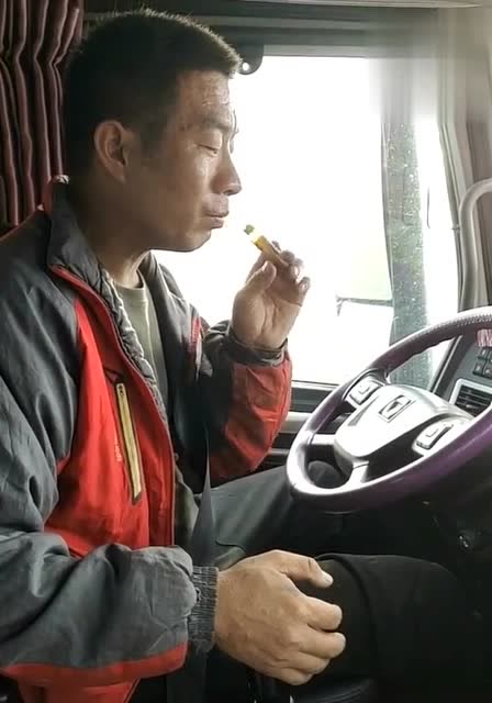 卡车司机宝哥,为了抵御高原反应,红茶 药 口服液,怼起来!