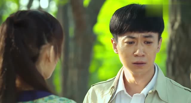 小草青青秋来提出分手小莉的心都要碎了画面让人心酸