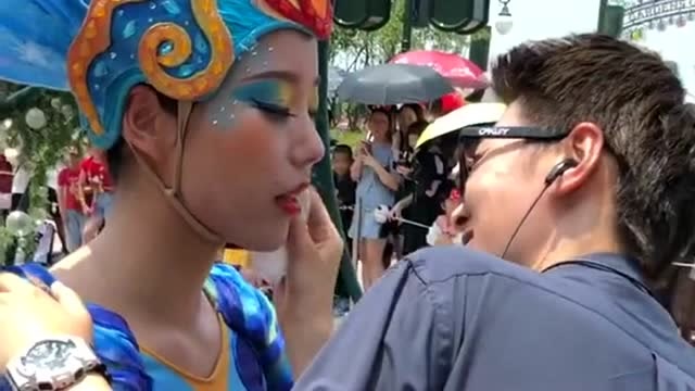 上海迪士尼,茯苓粉一脸的宠溺,好羡慕大蓝鱼弗林君!
