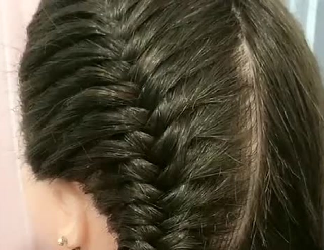 俏皮可爱的双侧鱼骨辫,快给女儿扎起来吧!