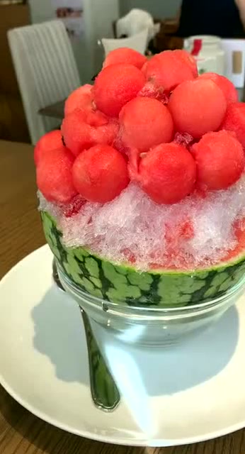日本餐厅里的特色冷饮西瓜冰淇淋