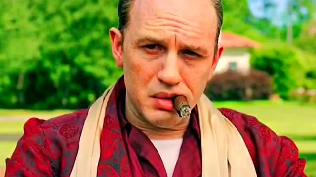 穿着教父牌纸尿裤的汤老师,也不耽误耍帅,其实就是馋那点雪茄!