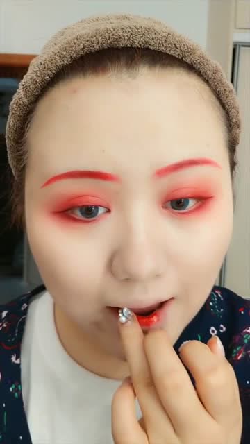200斤老婆挑战化全妆,却被婆婆误认火王,明明是我的热情似火
