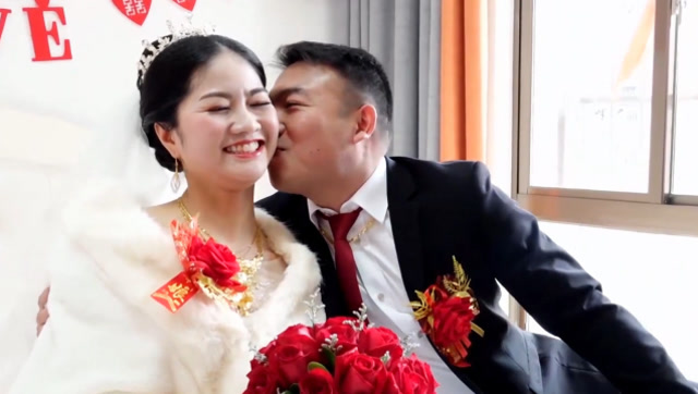 四川36岁女老板终于结婚了,怀着身孕嫁给25岁小伙,大家看般配吗