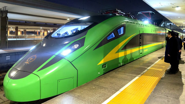 中国全新"国槐绿"动车,票价比动车便宜,网友:绿皮车要被取代?