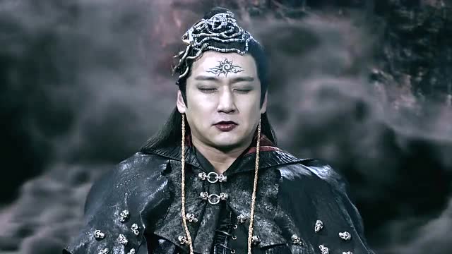 小情侣来到了玄灵大陆,门卫让他俩办证件,结果女孩一摸石头碎了