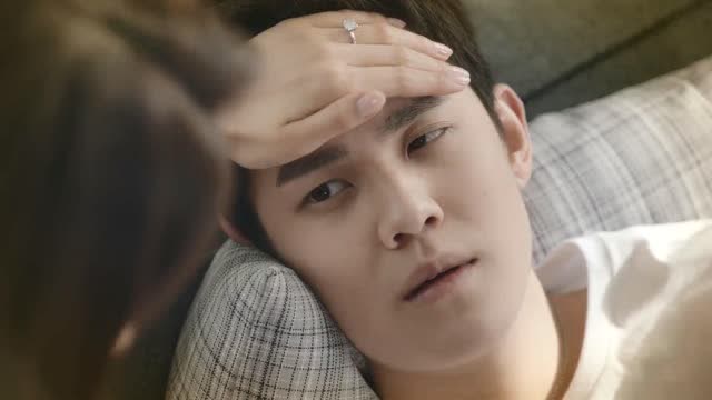 《国民老公2》许嘉木幻想相思亲自己,一开门却发现是林芊芊