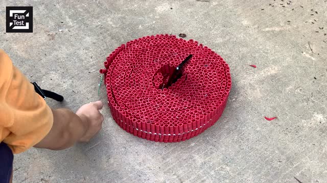 8000响鞭炮炸9599元苹果11会发生什么?网友太刺激了