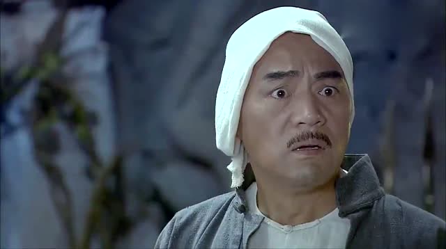 老二婶为了能打跑鬼子,把多余的枪支送给杆子帮,财神都夸他仗义