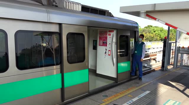 地铁随拍:高雄地铁世运站,列车离站记录