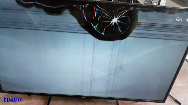 五十块钱买了一台碎屏液晶电视!开机一看还有能显示的区域!值了