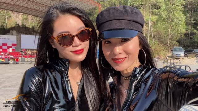 emmakiro黄梁燕2019年11月两广赛和黄思敏自拍