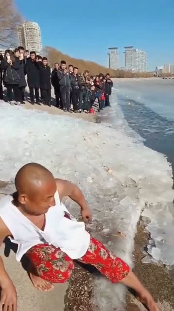 怪鸽有三绝:主持,冬泳,奥利给,敢下水不做俯卧撑才是真本事!