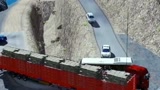 两个货车堵在山坡转弯处，司机不懂如何变通，惊险一幕发生了！