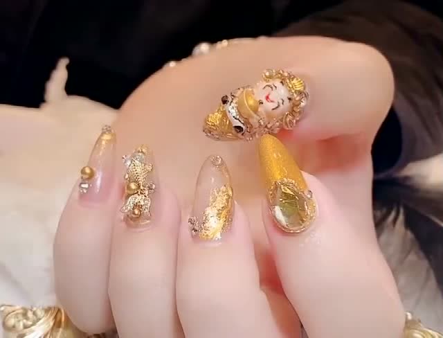 会发财的财神爷黄金美甲来了,就问你闪不闪,是不是特别好看